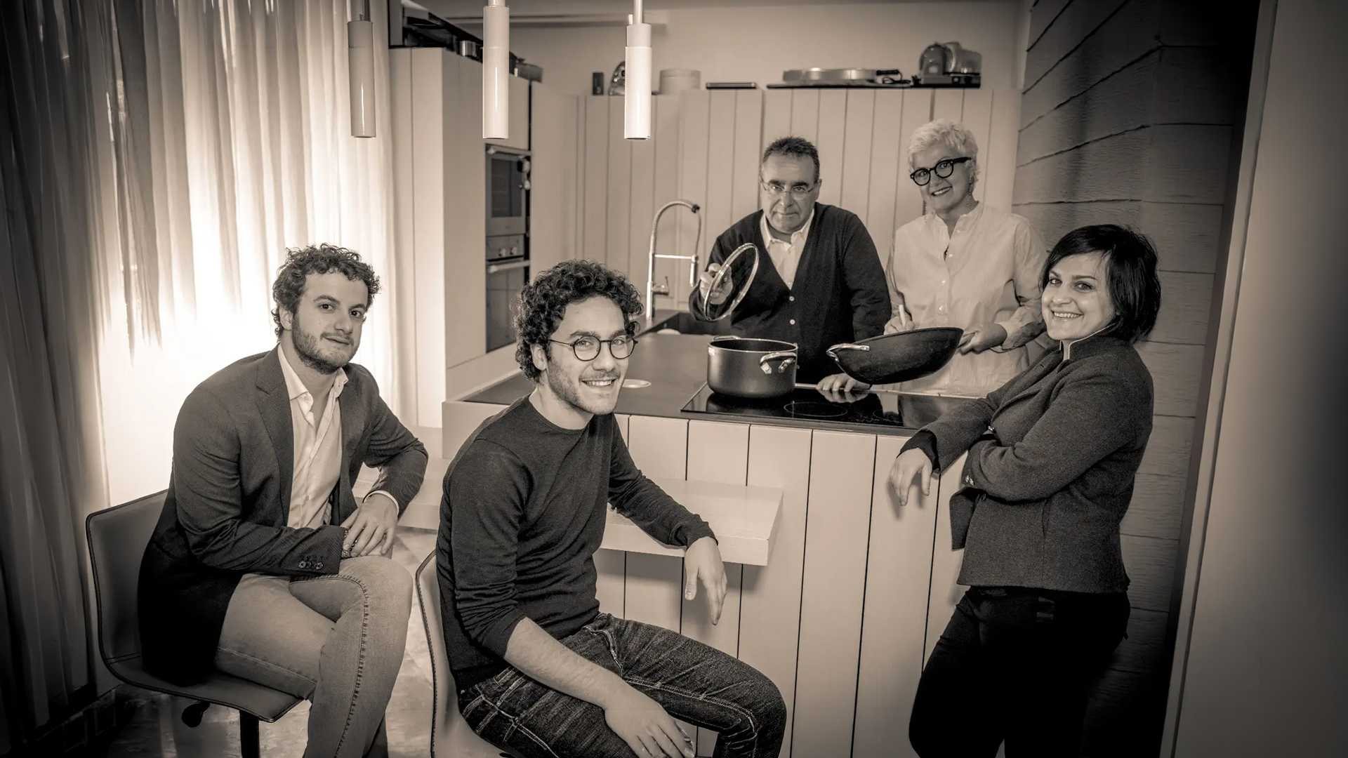 Foto di gruppo del team — staff e famiglia